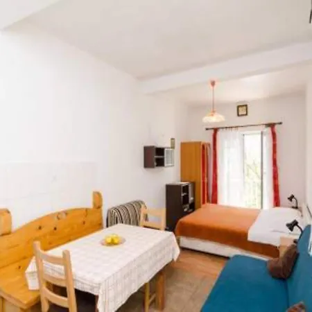 Felix Mljet - With Balcony Felix