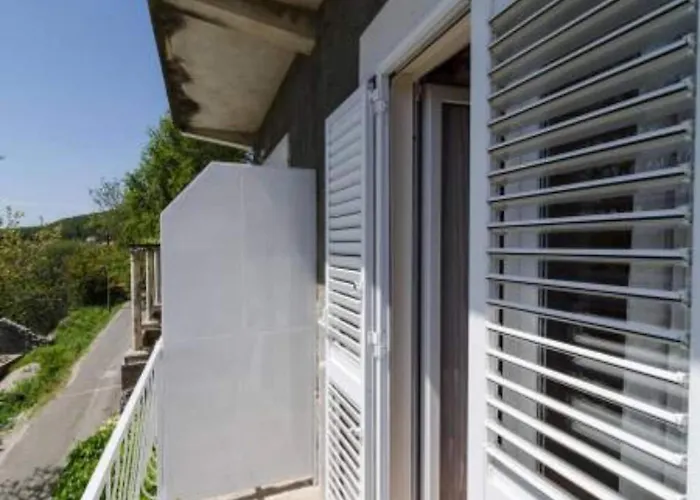 Felix Mljet - With Balcony Felix